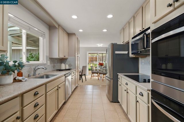 1152 Via Doble, Concord, CA 94521