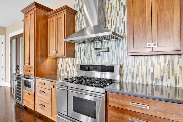 1070 Harbor Ln, Gulf Breeze, FL 32563