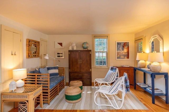 10 Peases Point Way N, Edgartown, MA 02539