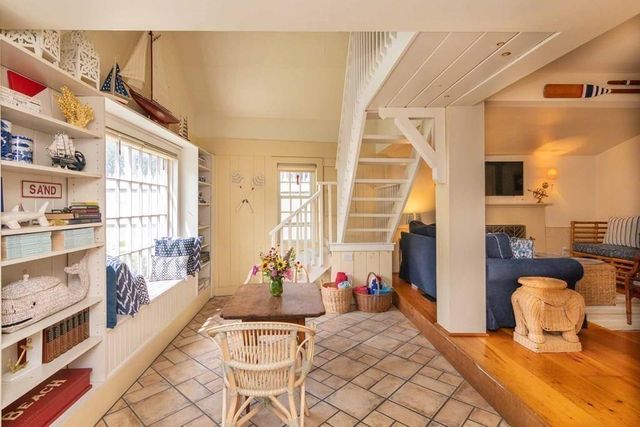 10 Peases Point Way N, Edgartown, MA 02539