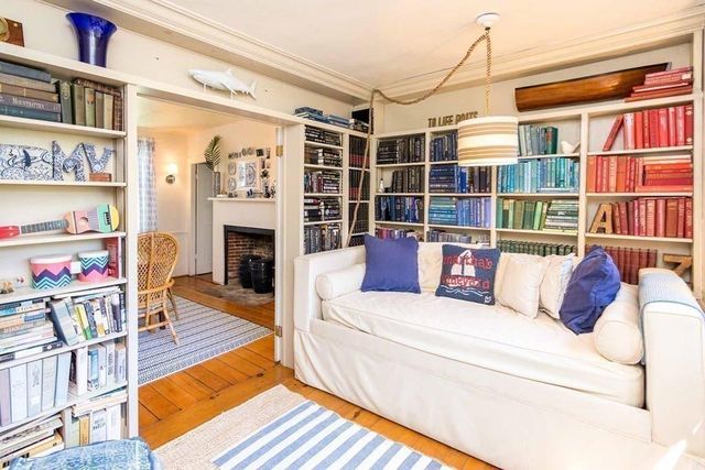 10 Peases Point Way N, Edgartown, MA 02539