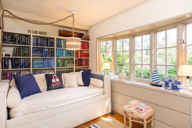 10 Peases Point Way N, Edgartown, MA 02539