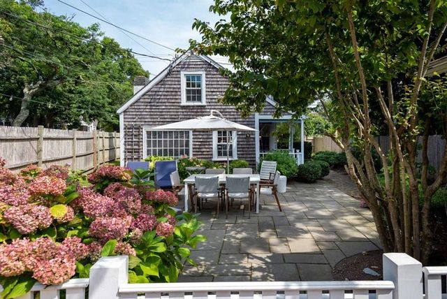 10 Peases Point Way N, Edgartown, MA 02539