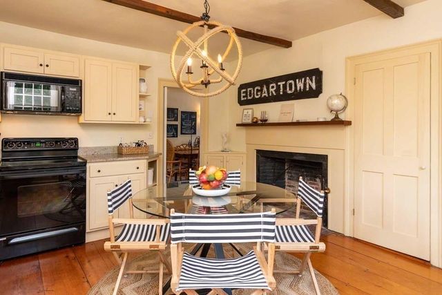 10 Peases Point Way N, Edgartown, MA 02539