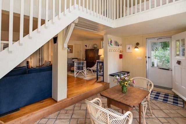 10 Peases Point Way N, Edgartown, MA 02539