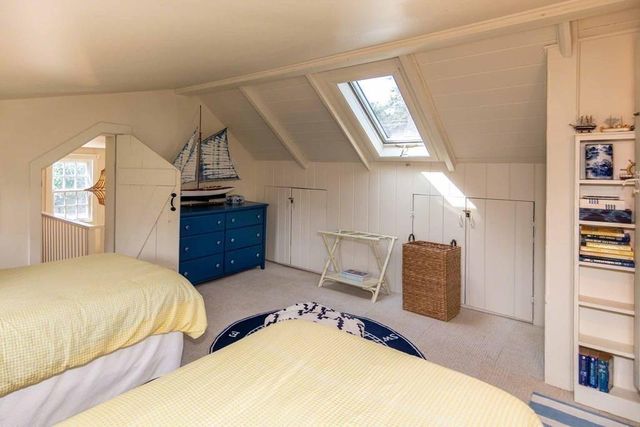 10 Peases Point Way N, Edgartown, MA 02539