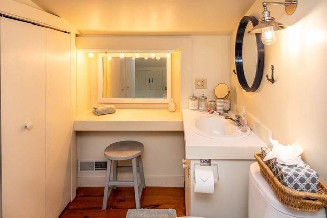 10 Peases Point Way N, Edgartown, MA 02539