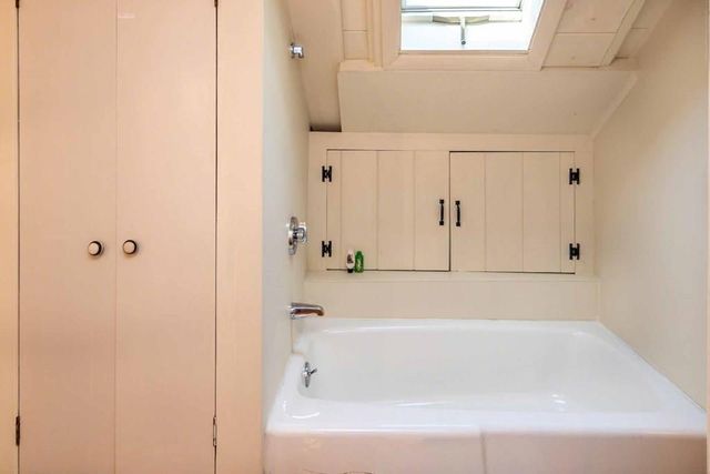 10 Peases Point Way N, Edgartown, MA 02539