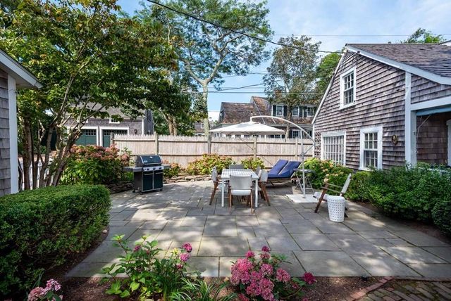 10 Peases Point Way N, Edgartown, MA 02539