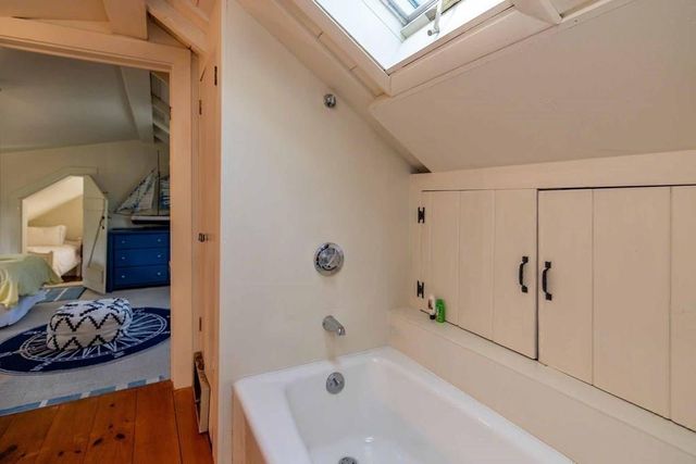 10 Peases Point Way N, Edgartown, MA 02539