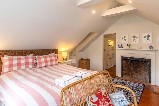 10 Peases Point Way N, Edgartown, MA 02539