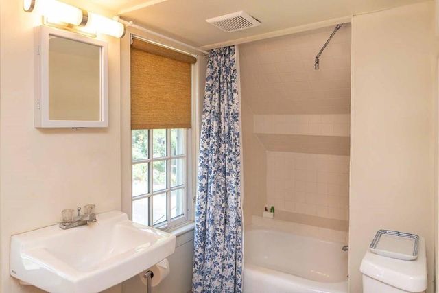 10 Peases Point Way N, Edgartown, MA 02539