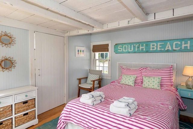 10 Peases Point Way N, Edgartown, MA 02539