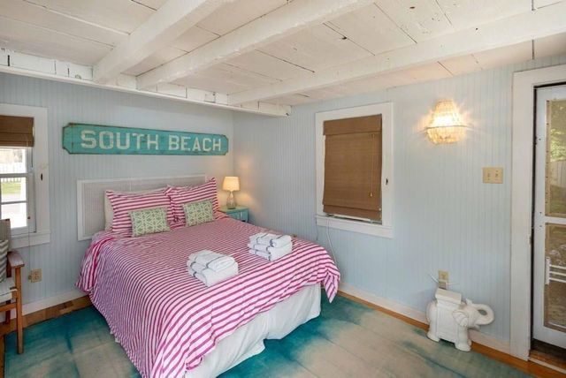 10 Peases Point Way N, Edgartown, MA 02539