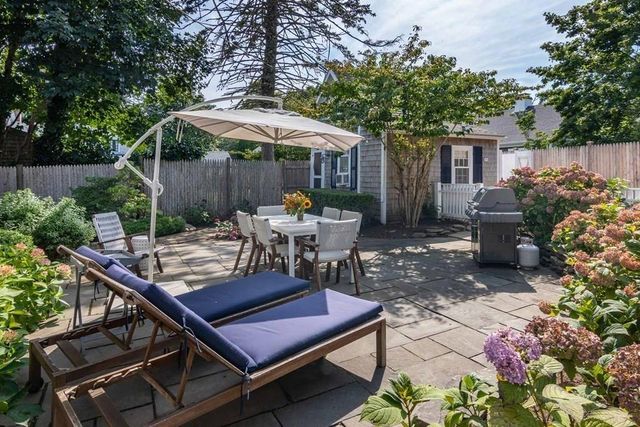 10 Peases Point Way N, Edgartown, MA 02539