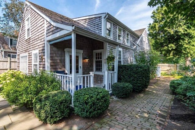 10 Peases Point Way N, Edgartown, MA 02539
