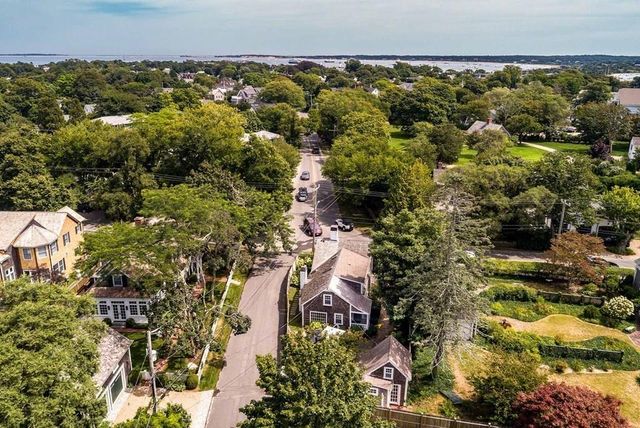 10 Peases Point Way N, Edgartown, MA 02539