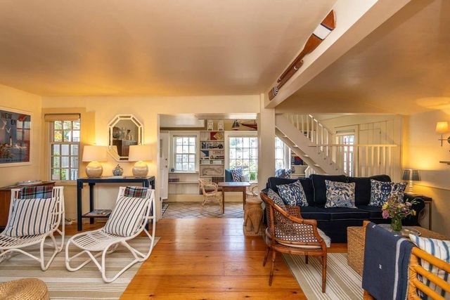 10 Peases Point Way N, Edgartown, MA 02539