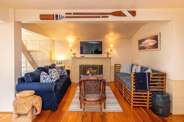 10 Peases Point Way N, Edgartown, MA 02539