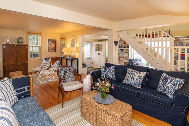 10 Peases Point Way N, Edgartown, MA 02539