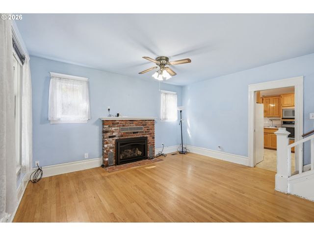 446 E St, Springfield, OR 97477