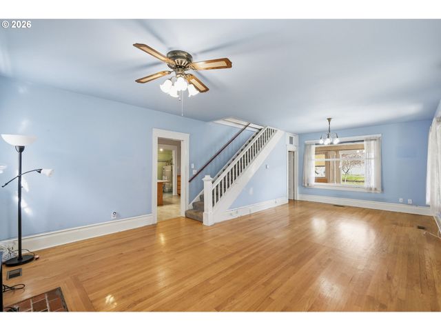 446 E St, Springfield, OR 97477