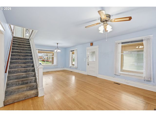 446 E St, Springfield, OR 97477