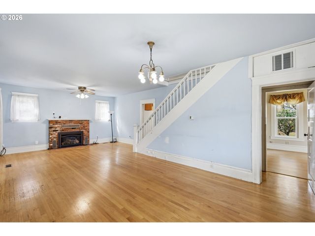 446 E St, Springfield, OR 97477