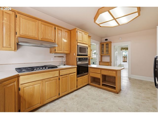 446 E St, Springfield, OR 97477