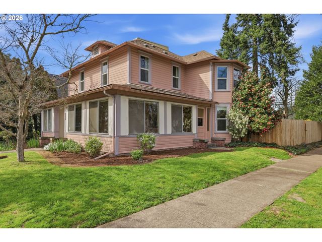 446 E St, Springfield, OR 97477