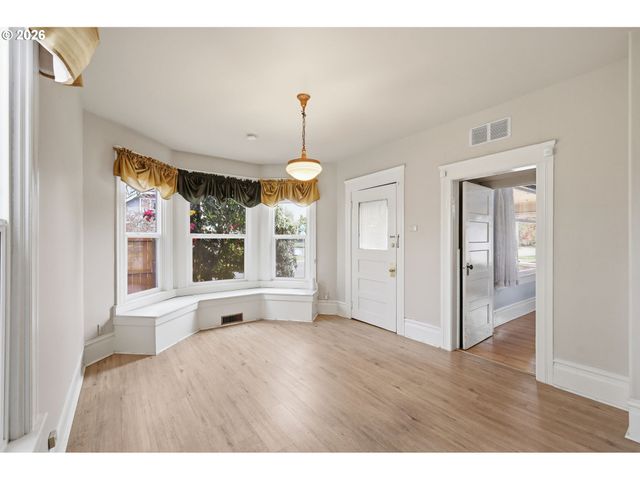 446 E St, Springfield, OR 97477