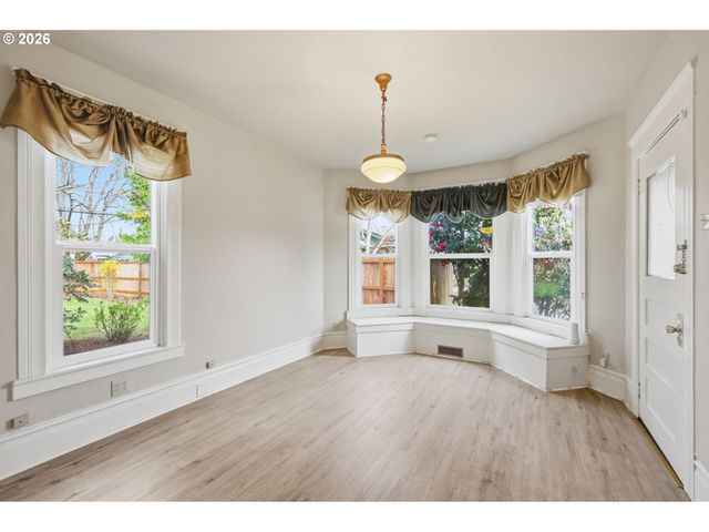 446 E St, Springfield, OR 97477