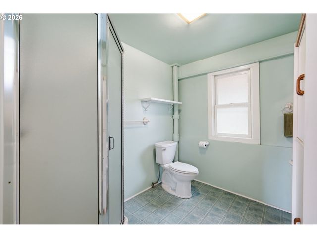 446 E St, Springfield, OR 97477