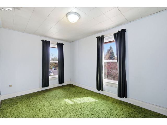 446 E St, Springfield, OR 97477