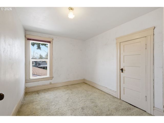 446 E St, Springfield, OR 97477