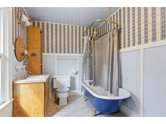 446 E St, Springfield, OR 97477