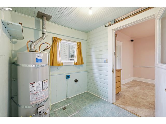 446 E St, Springfield, OR 97477