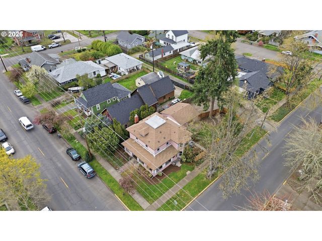446 E St, Springfield, OR 97477