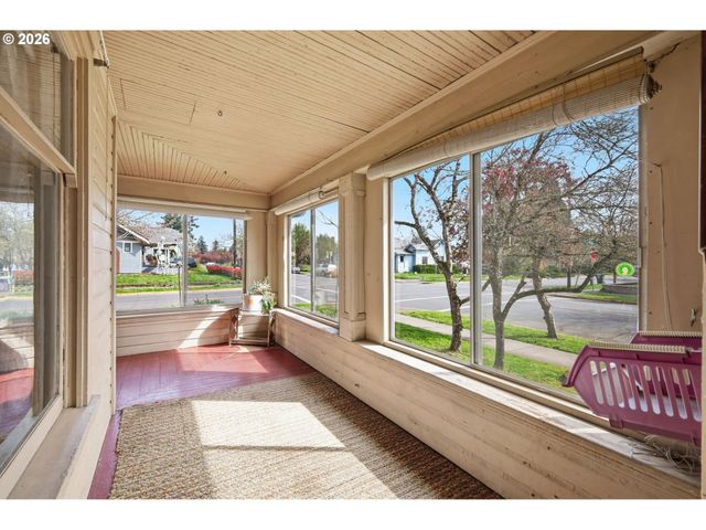 446 E St, Springfield, OR 97477