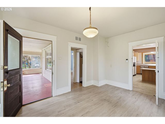 446 E St, Springfield, OR 97477