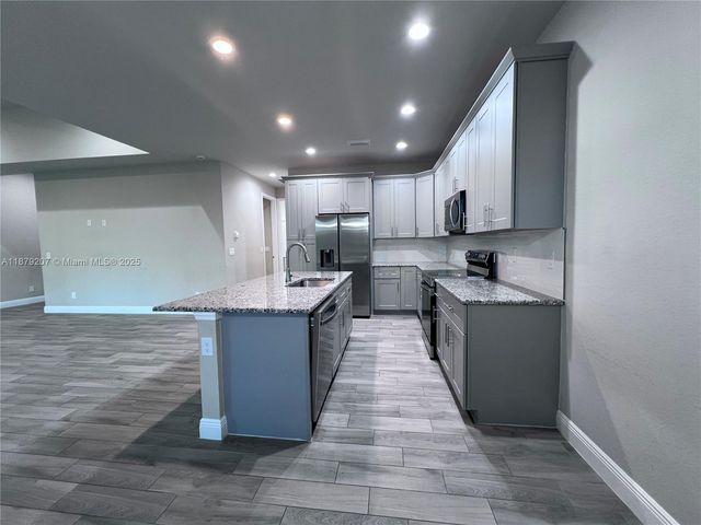 324 Kansas Terr, La Belle, FL 33939