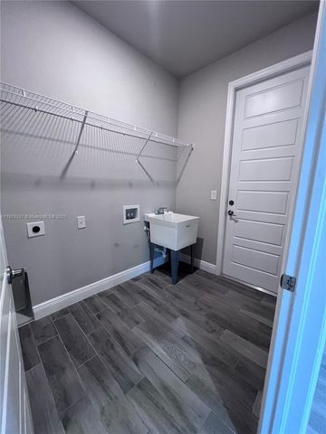 324 Kansas Terr, La Belle, FL 33939