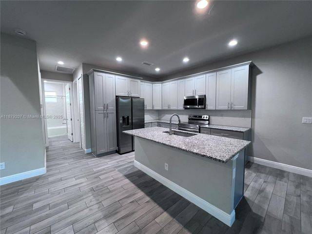 324 Kansas Terr, La Belle, FL 33939