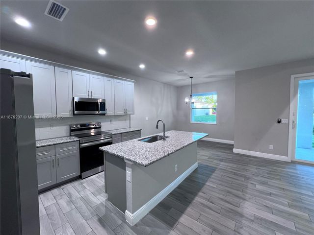 324 Kansas Terr, La Belle, FL 33939