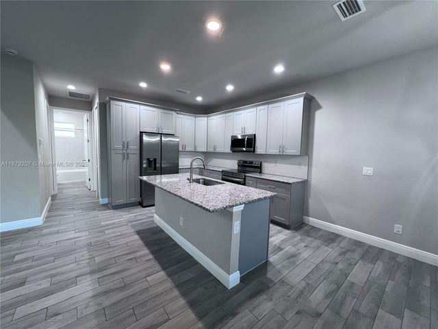 324 Kansas Terr, La Belle, FL 33939