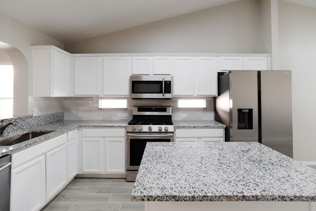 4977 Hartson RD, Kyle, TX 78640