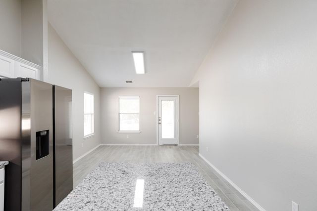 4977 Hartson RD, Kyle, TX 78640