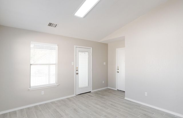 4977 Hartson RD, Kyle, TX 78640