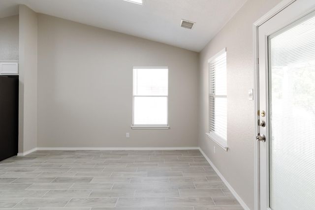 4977 Hartson RD, Kyle, TX 78640