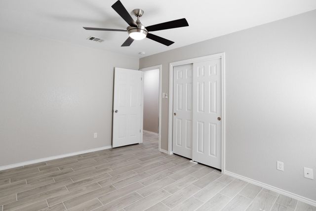 4977 Hartson RD, Kyle, TX 78640